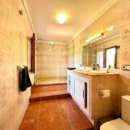 In Playa Den Bossa & Ibiza Town 7min, Bbq Villa Sant Josep de sa Talaia