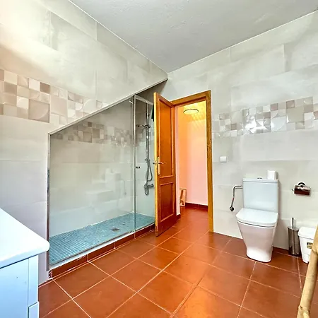 In Playa Den Bossa & Ibiza Town 7min, Bbq Villa