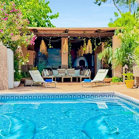 In Playa Den Bossa & Ibiza Town 7min, Bbq Villa *